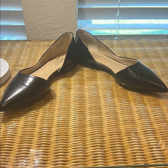 Franco Sarto Black Flats Sleek Minimalist Design - Picture 3 of 5